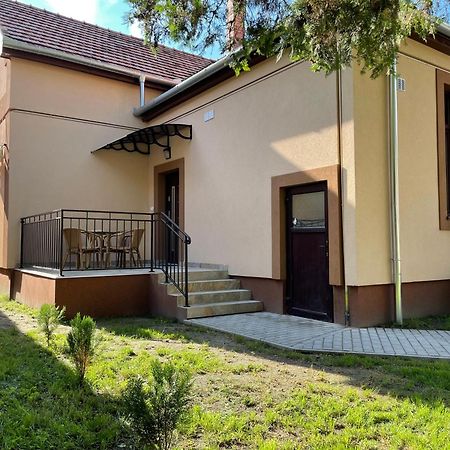 Kovacs Apartmanhaz Kiskunhalas Chambre photo
