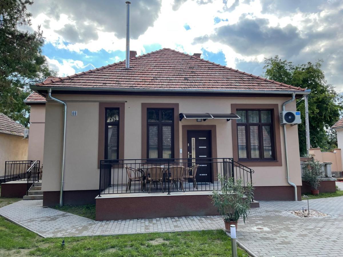 Kovacs Apartmanhaz Kiskunhalas Extérieur photo
