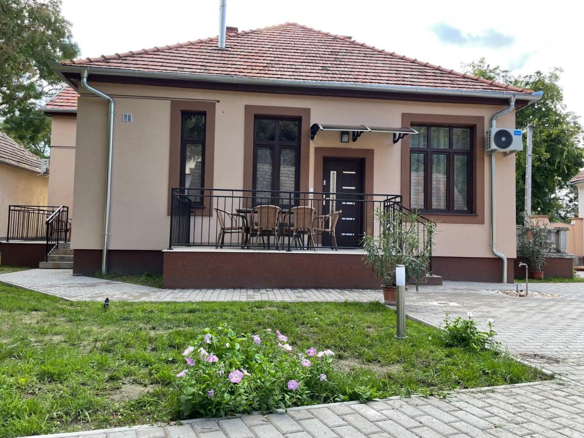 Kovacs Apartmanhaz Kiskunhalas Extérieur photo