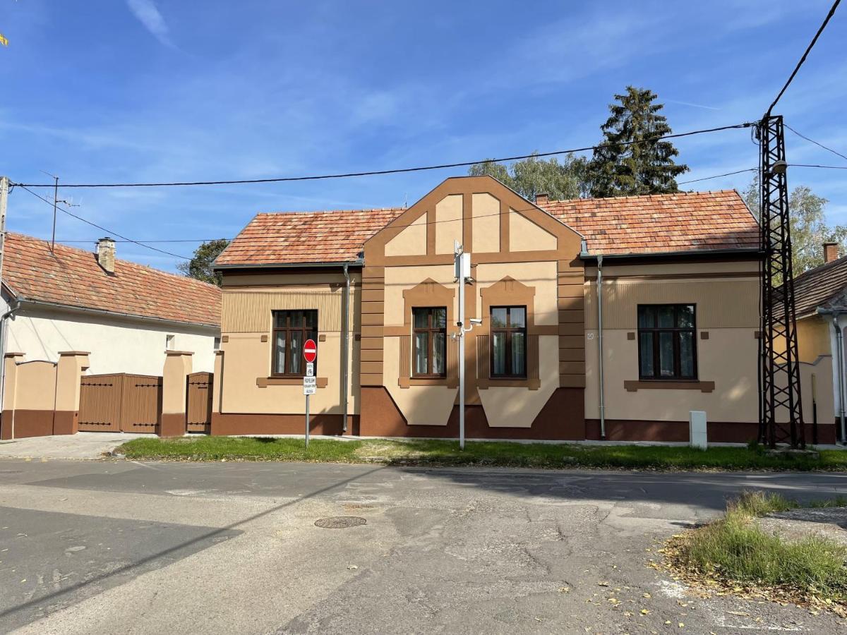 Kovacs Apartmanhaz Kiskunhalas Extérieur photo