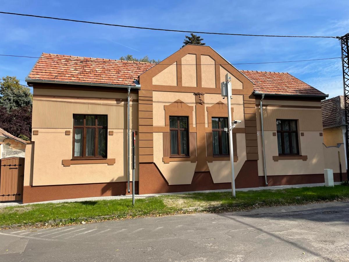 Kovacs Apartmanhaz Kiskunhalas Extérieur photo