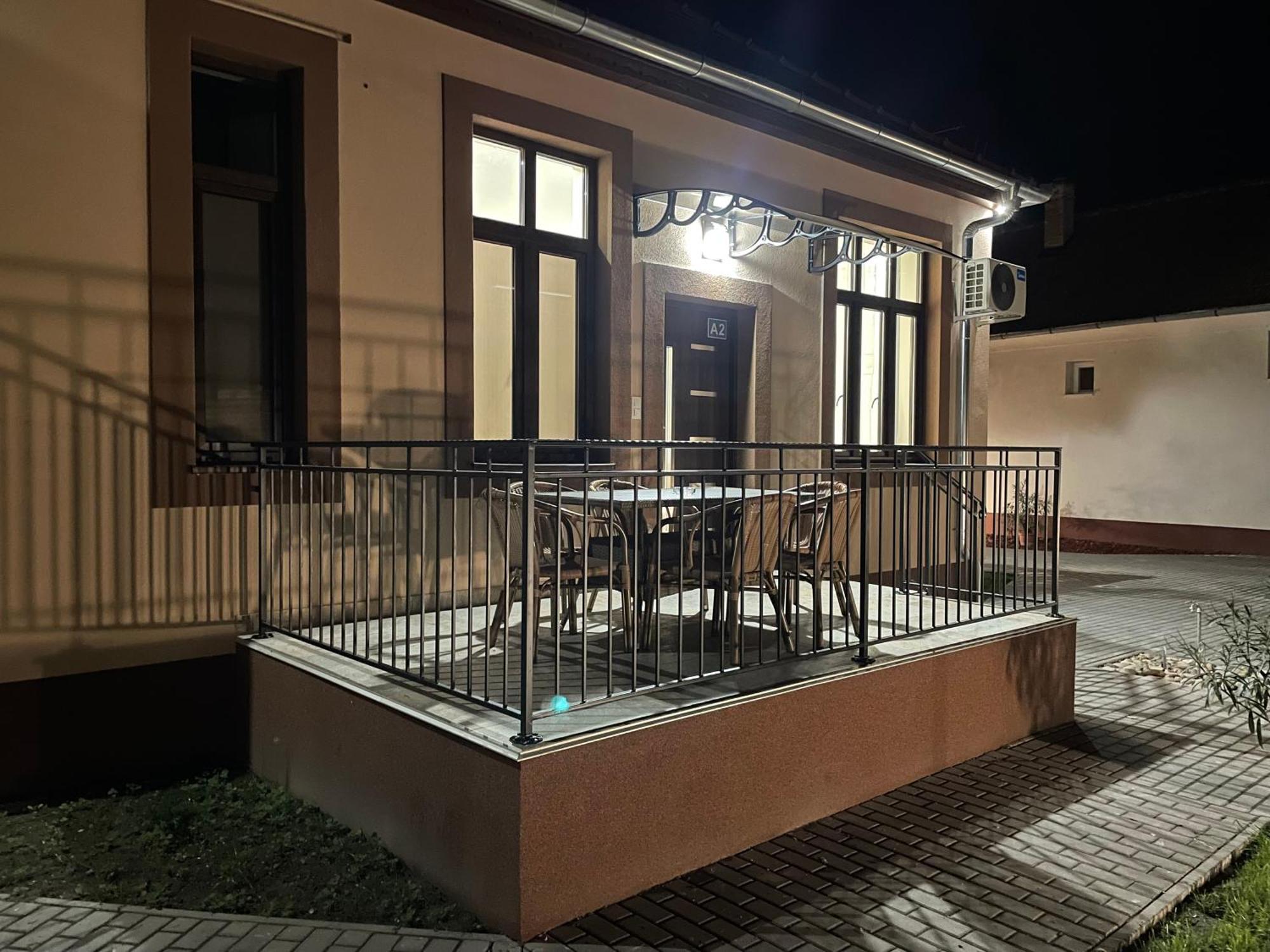 Kovacs Apartmanhaz Kiskunhalas Chambre photo