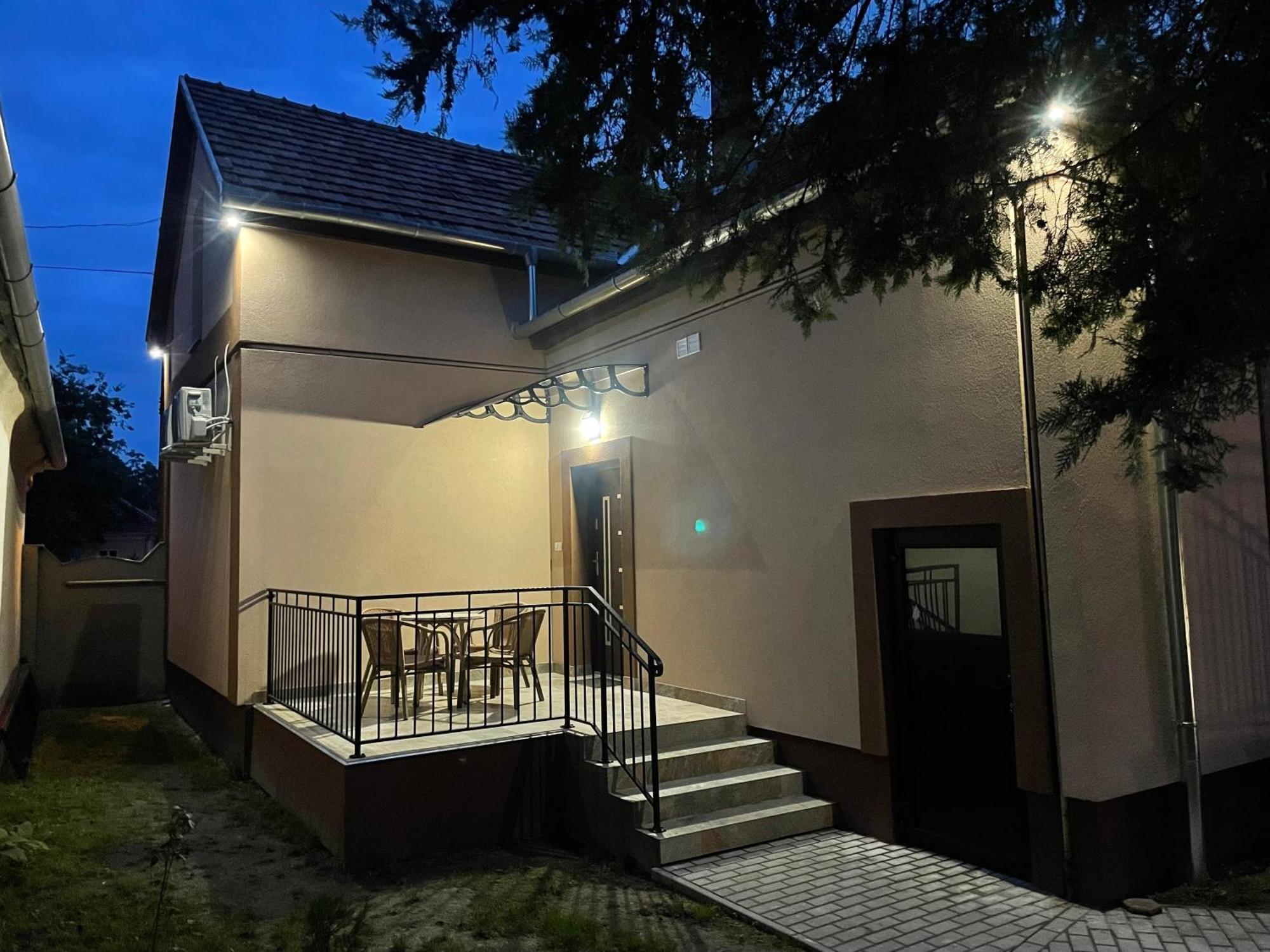 Kovacs Apartmanhaz Kiskunhalas Chambre photo