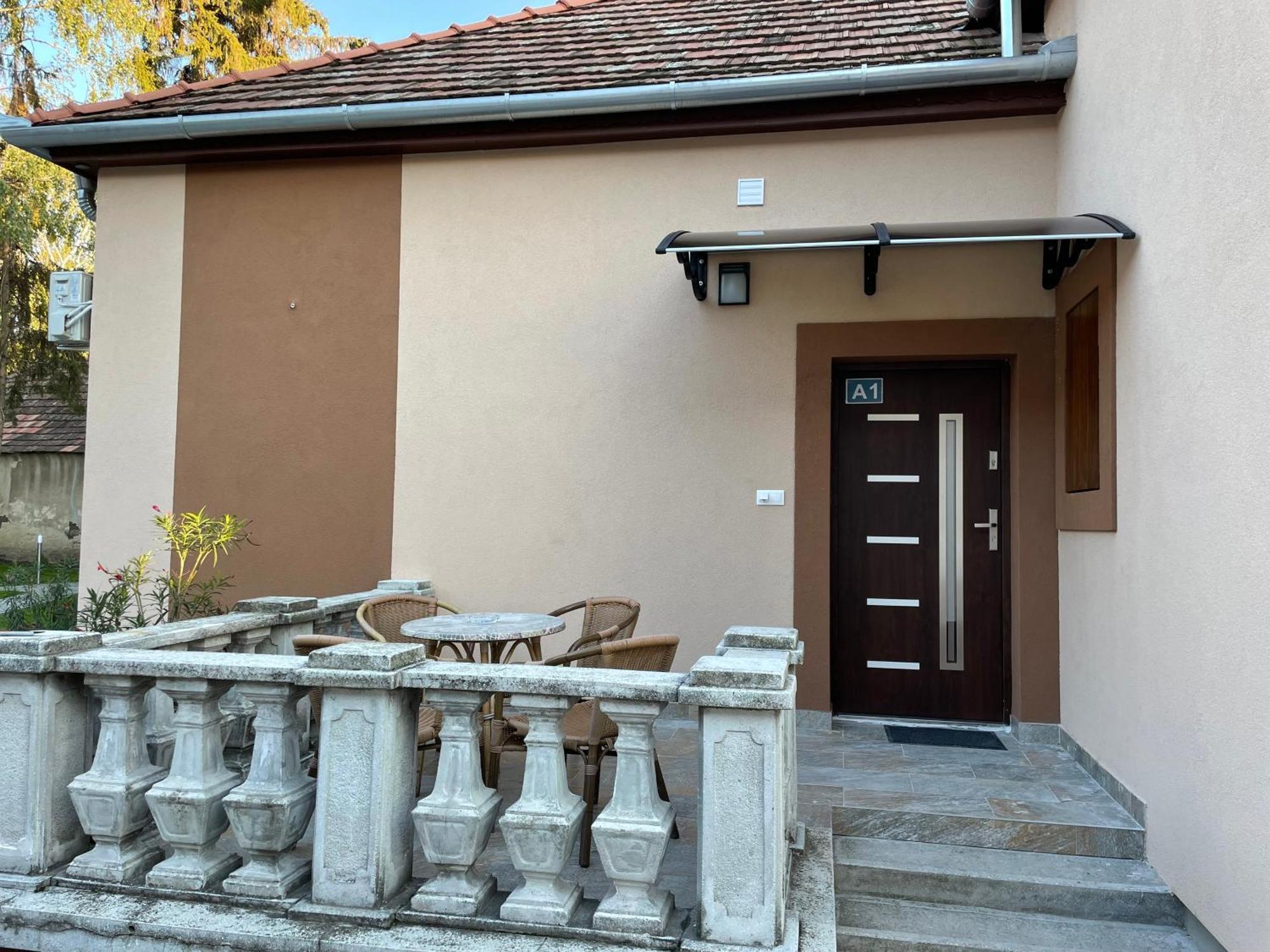 Kovacs Apartmanhaz Kiskunhalas Chambre photo